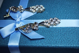 Продам, Очень красивый золотой комплект с фионитами.Золото 585 пр.