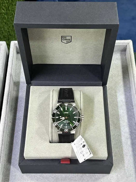 Швейцарские часы фирмы Oris Aquis. Механические с автоподзаводом.