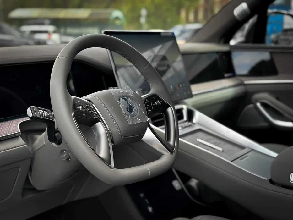 Продается гибридный внедорожник Denza N9 (full version)