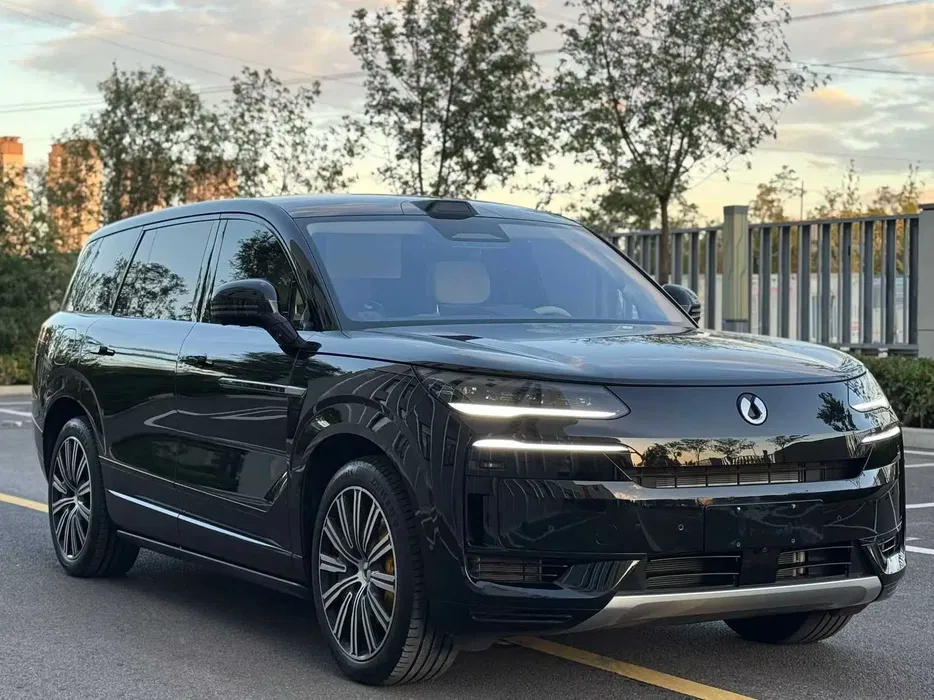 Продается гибридный внедорожник Denza N9 (full version)