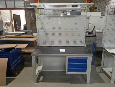 Продам, Верстак металлический, лабораторный верстак, Слесарный верста