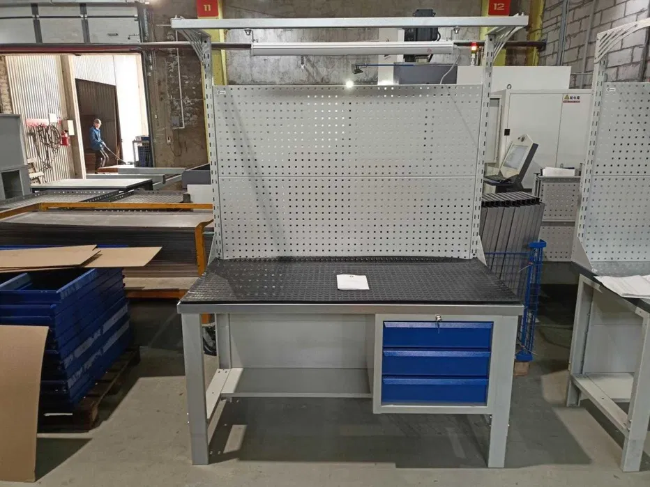 Верстак металлический, лабораторный верстак, Слесарный верста