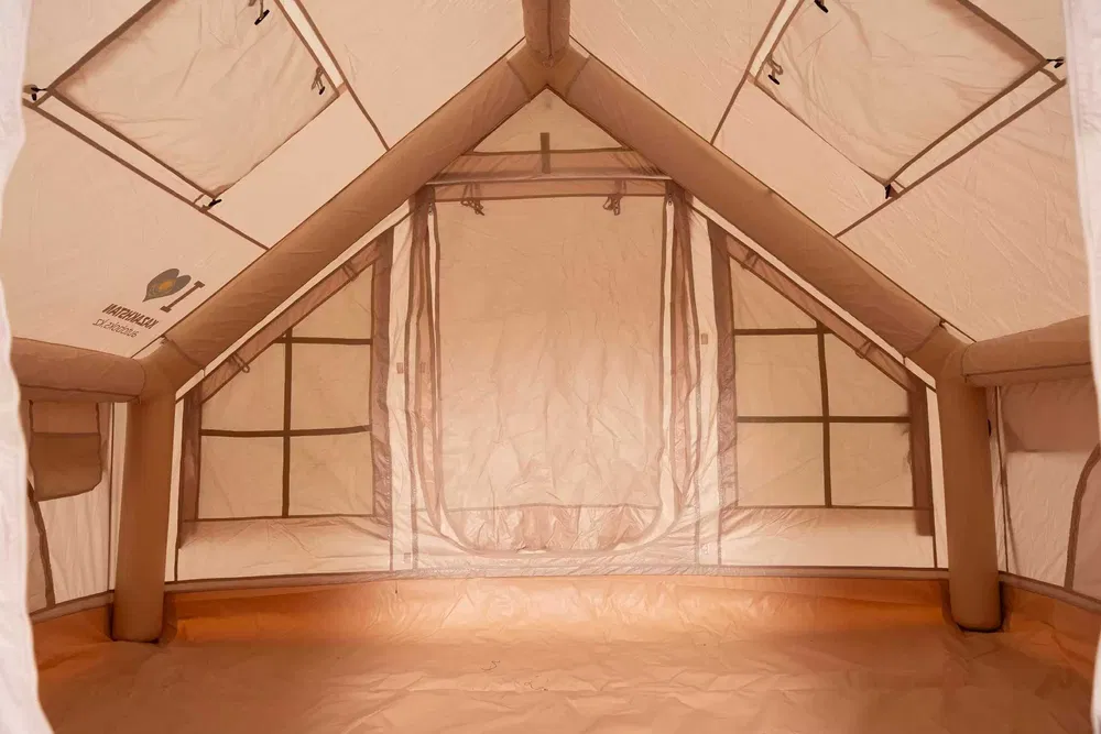 Надувная палатка туристическая