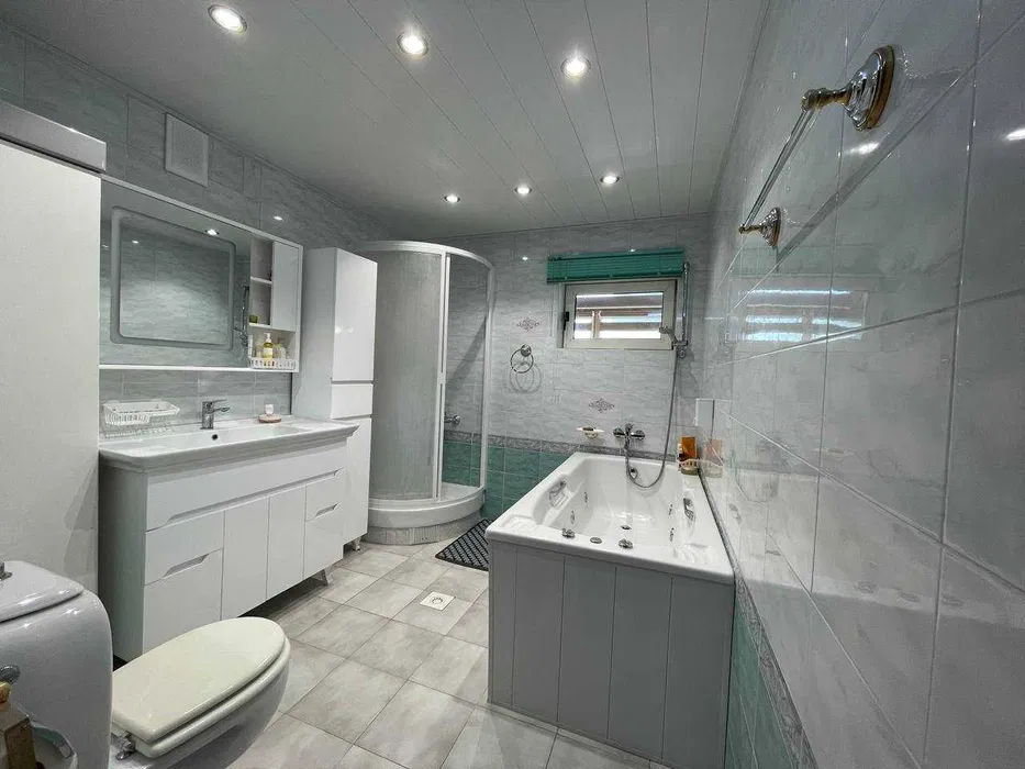 Продаю 4/4/5 на метро Хамида Олимджана. Собственник. Спецплан. Ремонт.