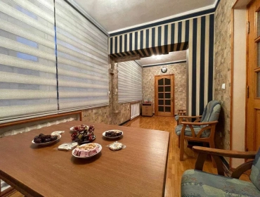 Продам, Продаю 4/4/5 на метро Хамида Олимджана. Собственник. Спецплан. Ремонт.