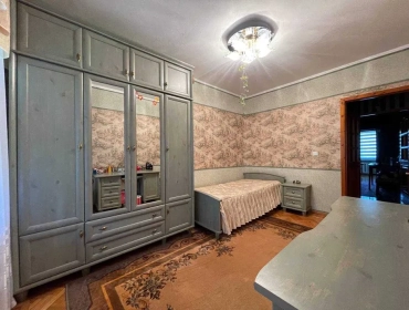 Продам, Продаю 4/4/5 на метро Хамида Олимджана. Собственник. Спецплан. Ремонт.