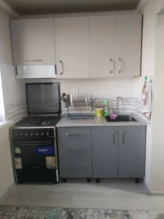 Яккасарой р-н, тц NEXT олдида 3 хонали квартира сотилади. TL