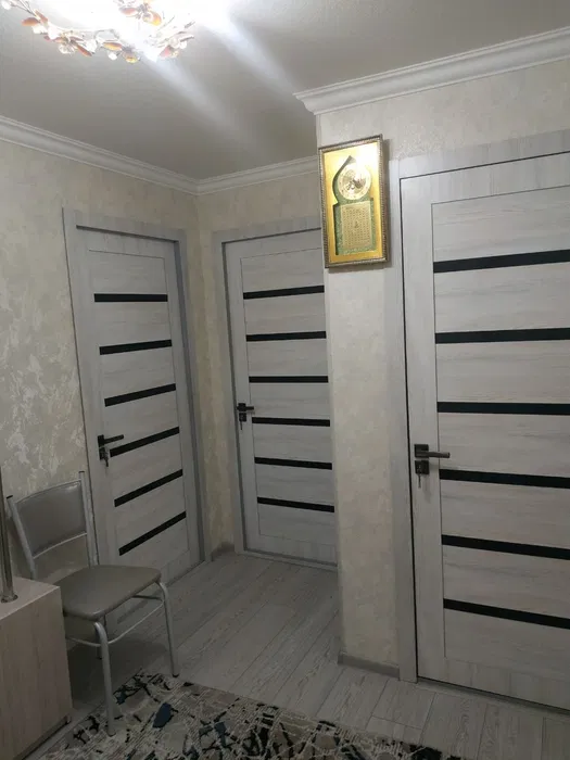 Яккасарой р-н, тц NEXT олдида 3 хонали квартира сотилади. TL