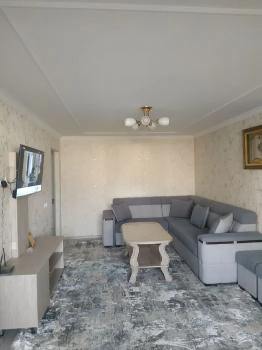 Яккасарой р-н, тц NEXT олдида 3 хонали квартира сотилади. TL