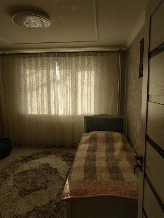 Яккасарой р-н, тц NEXT олдида 3 хонали квартира сотилади. TL