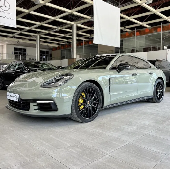 Porsche Panamera 4