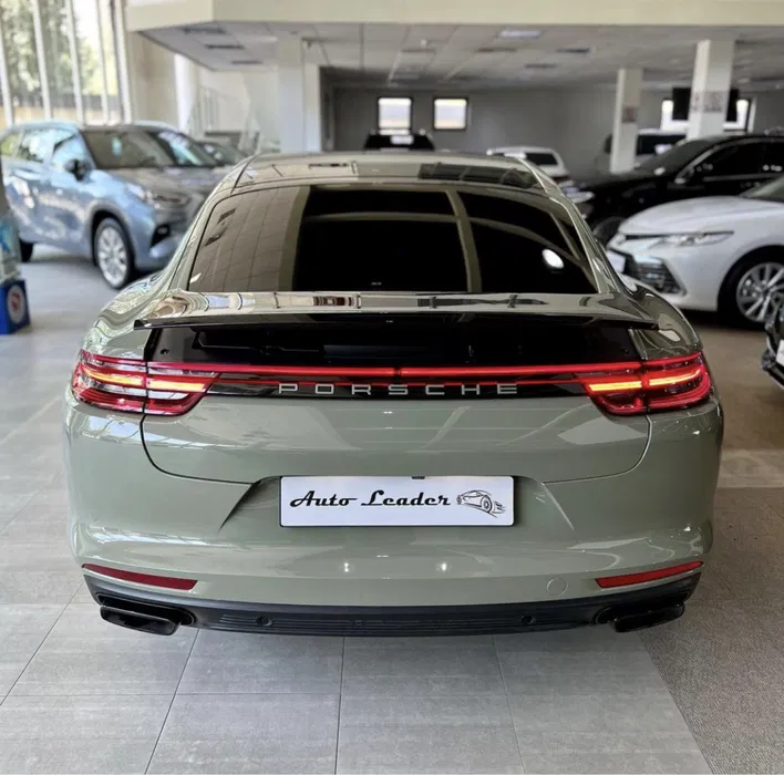 Porsche Panamera 4