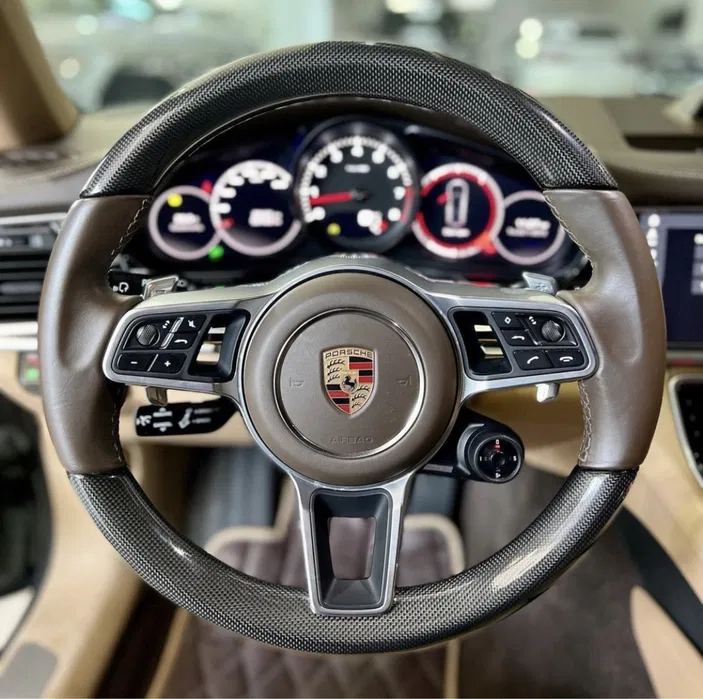 Porsche Panamera 4