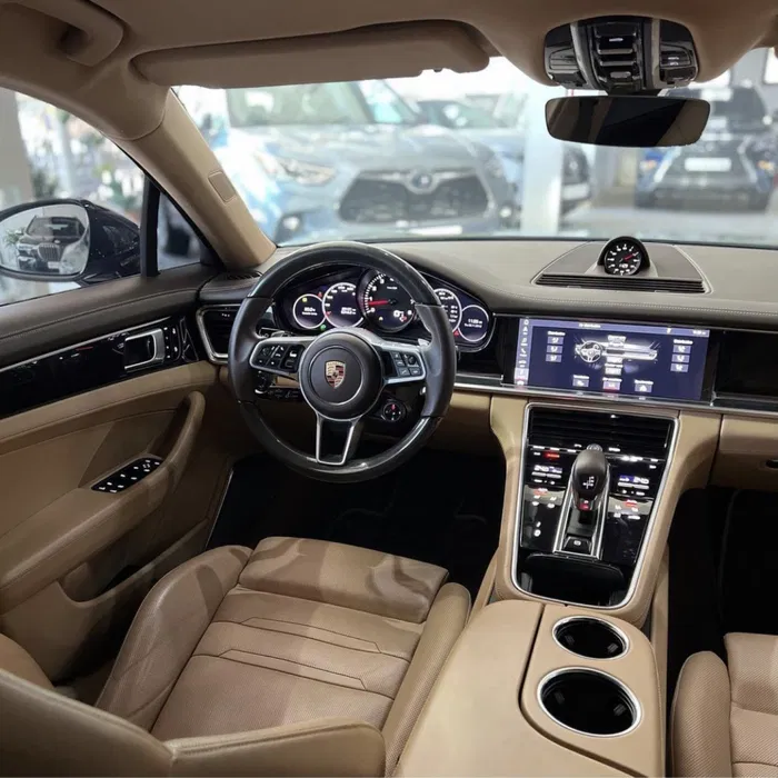 Porsche Panamera 4