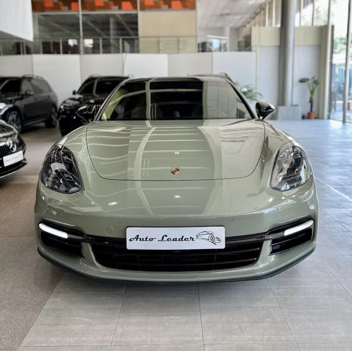 Porsche Panamera 4