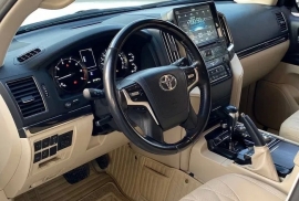 Sotaman, Toyota Land Cruiser 200