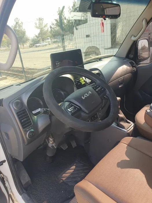 KIA Bongo 3 polniy ful 2024 yili nalichida 7000 probek