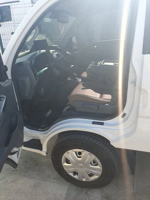 KIA Bongo 3 polniy ful 2024 yili nalichida 7000 probek