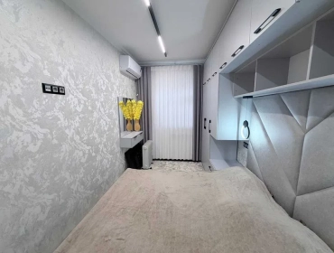 Продам, СРОЧНО ! Евро Квартира на Саламатина 3/3/5