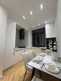 Продам, J.K Muhtasham da 3 xonali kvartira sotiladi 2-etaj yevroremont meb/tex