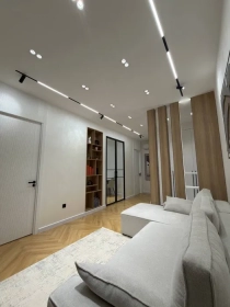 Продам, J.K Muhtasham da 3 xonali kvartira sotiladi 2-etaj yevroremont meb/tex