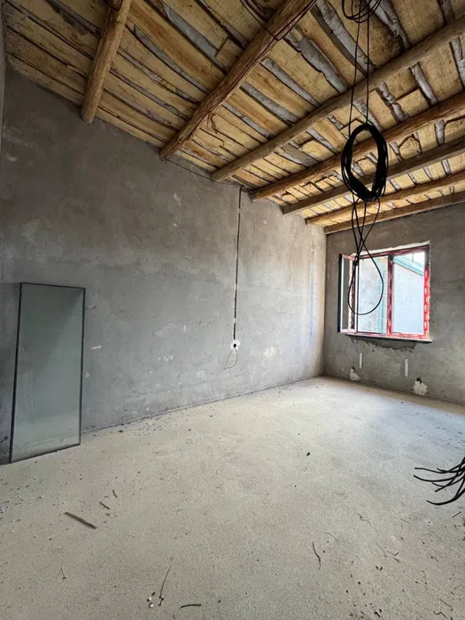 Уч кахрамон Обод махалла 2.4 сотик 5 хона коробка 2 кават срочно