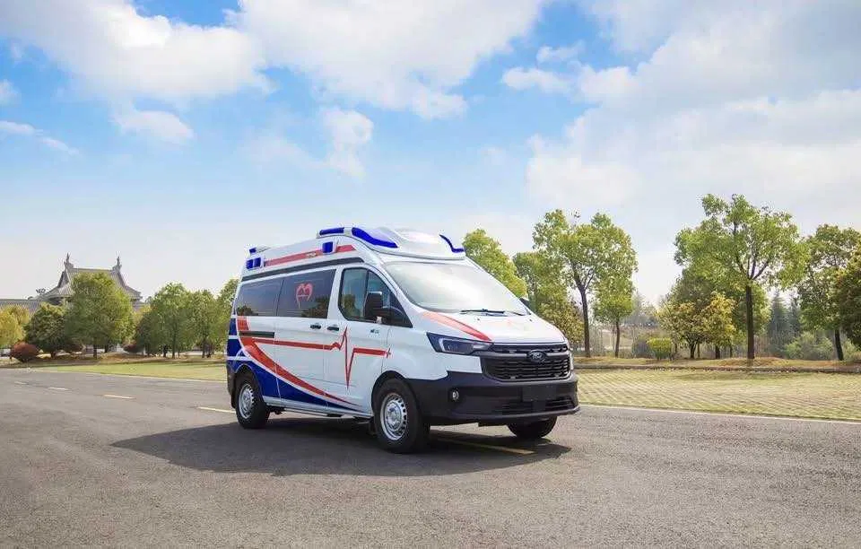 Ford Ambulance , новая, 2 л мотор бензиновый, цена без растаможки