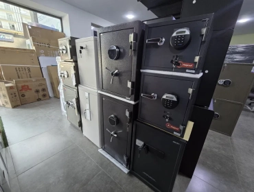 Продам, Скидка! Сейф Deli ET530 перечисление и доставка есть