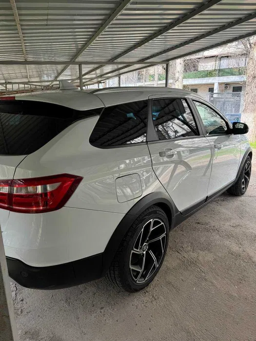 Лада Веста кросс, 1.6 механика, шикарное состояние