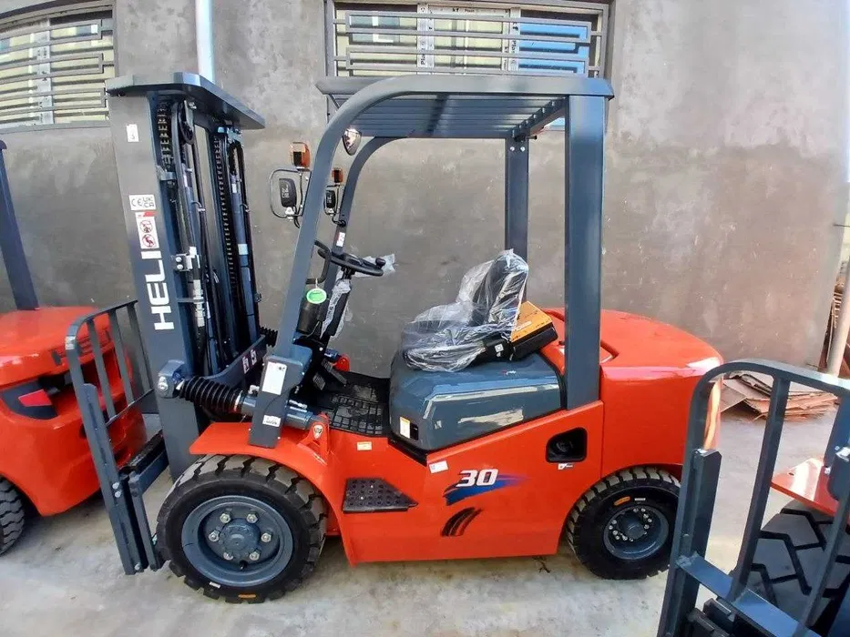 Kara / Кара / Вилочный погрузчик HELI CPCD50-QC5K2 3 м (контейнерный)