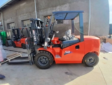 Продам, Kara / Кара / Вилочный погрузчик HELI CPCD50-QC5K2 3 м (контейнерный)