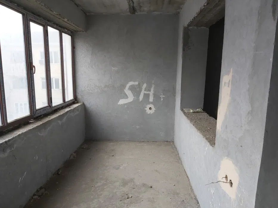 Kvartira sotiladi 97 m² yangi uy g‘ishtli. Gaz, elektr, suv doimiy Xon