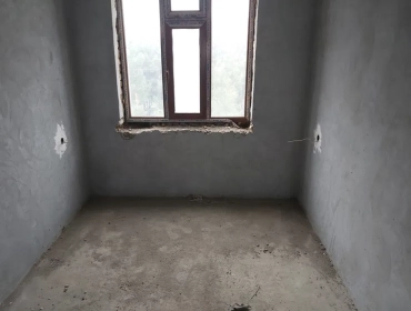 Продам, Kvartira sotiladi 97 m² yangi uy g‘ishtli. Gaz, elektr, suv doimiy Xon