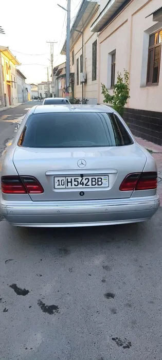 mercedes 210 avandard sotiladi