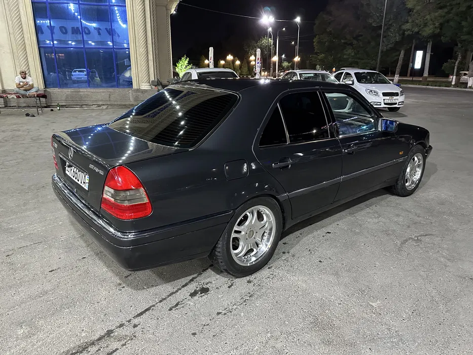 Продаю срочно Мерседес C180 год 1993