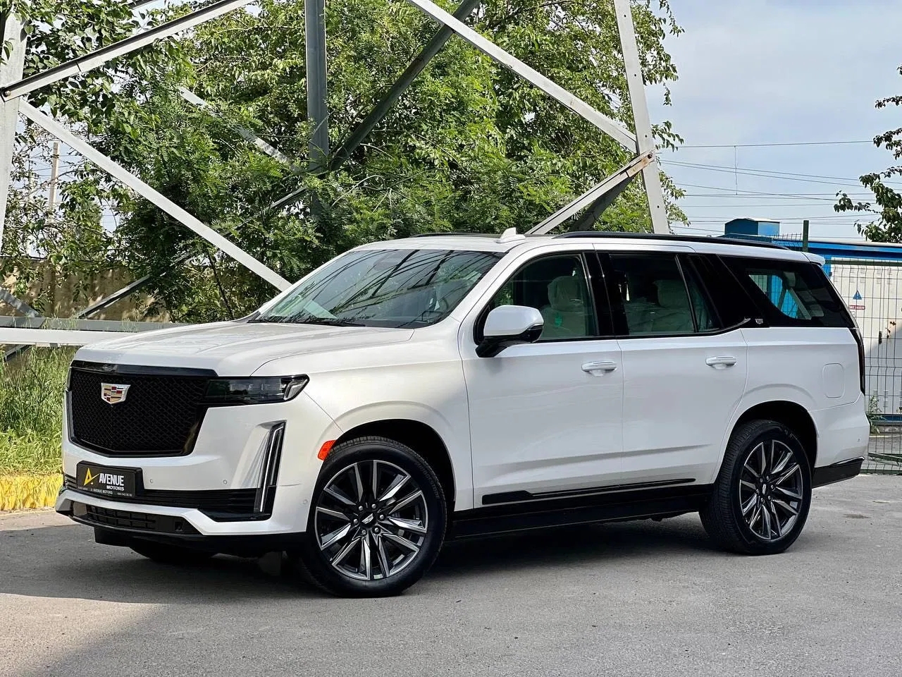 Cadillac Escalade 600