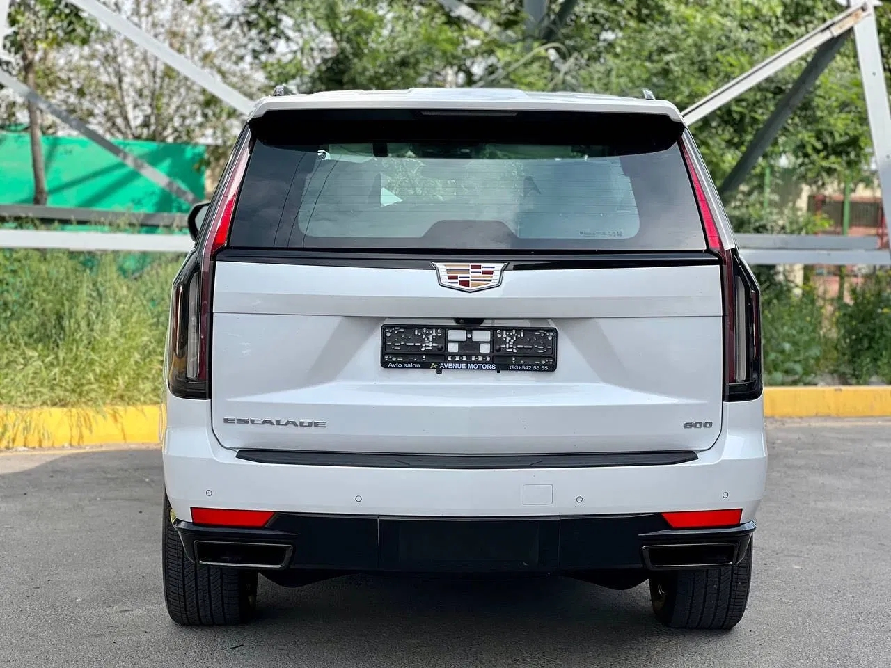 Cadillac Escalade 600
