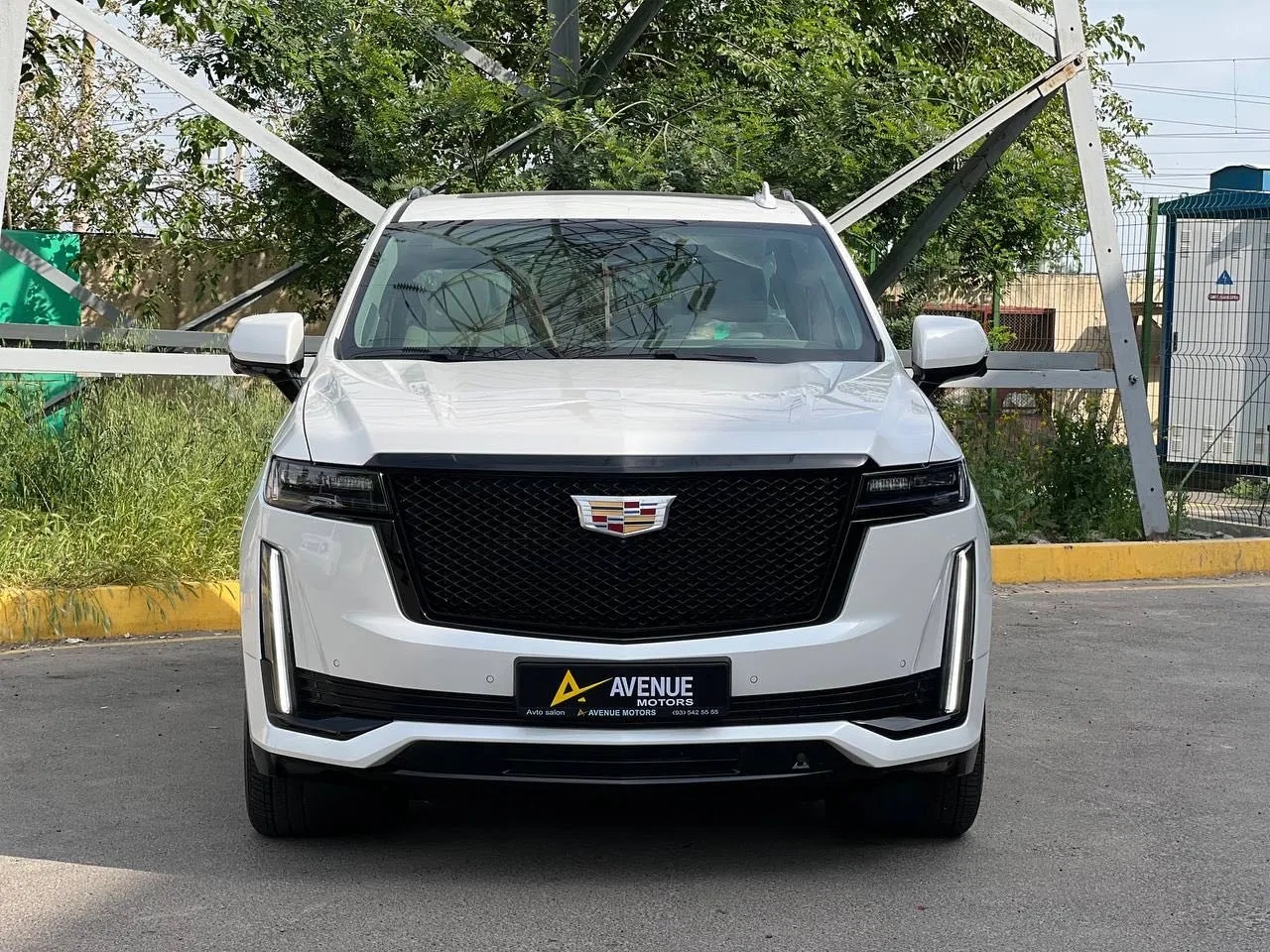 Cadillac Escalade 600