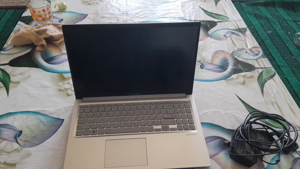 Noutbook: AsusVivobook