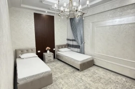 Продам, 5 хонали евро таъмирли квартира сотилади.