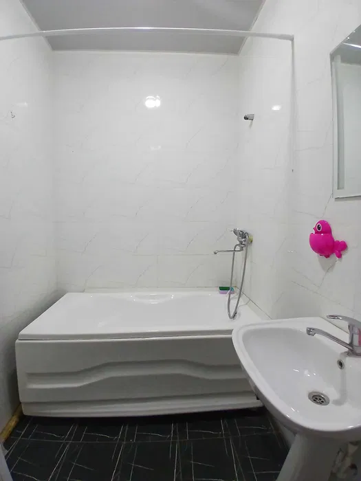 Sergeli Yangi Darxon 3 xona 2ta spalni bor oilaga beriladi.