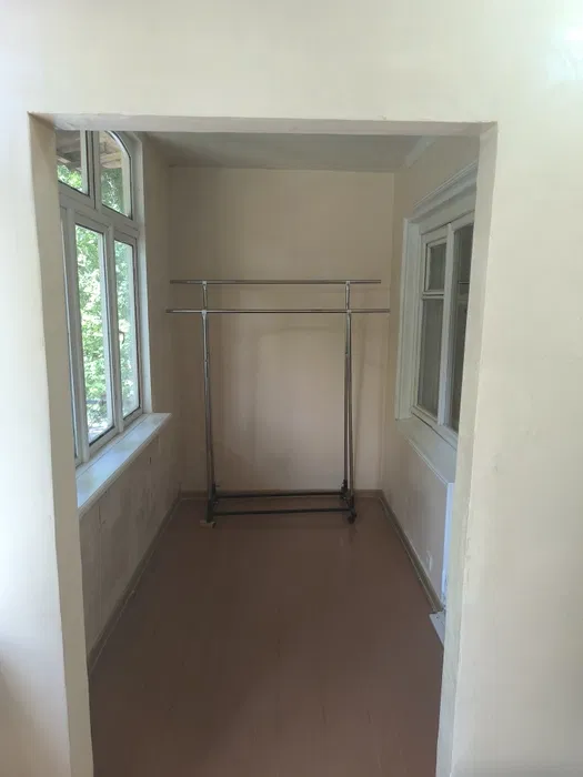 Олмазор тумани, Қорақамиш 1/2 ҳудудида жойлашган 2 хонали квартира сотилади.