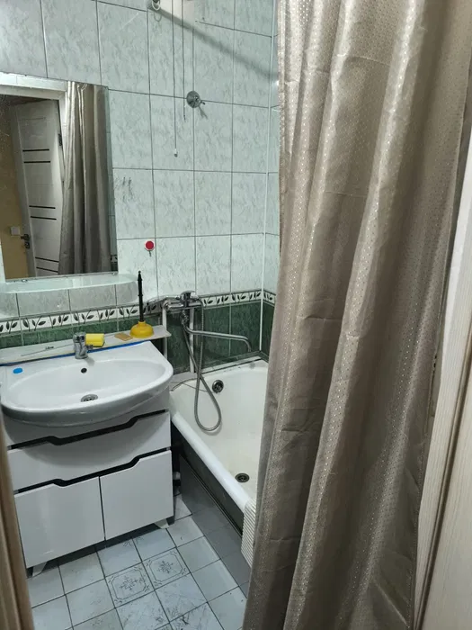 Олмазор тумани, Қорақамиш 1/2 ҳудудида жойлашган 2 хонали квартира сотилади.