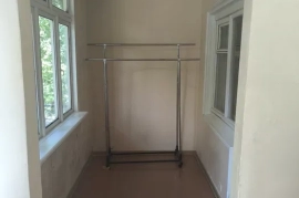 Sotaman, Олмазор тумани, Қорақамиш 1/2 ҳудудида жойлашган 2 хонали квартира сотилади.