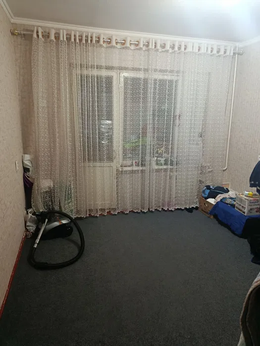 Яшнобод туманида жойлашган 2 хонали уй сотилади.