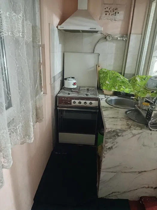 Яшнобод туманида жойлашган 2 хонали уй сотилади.