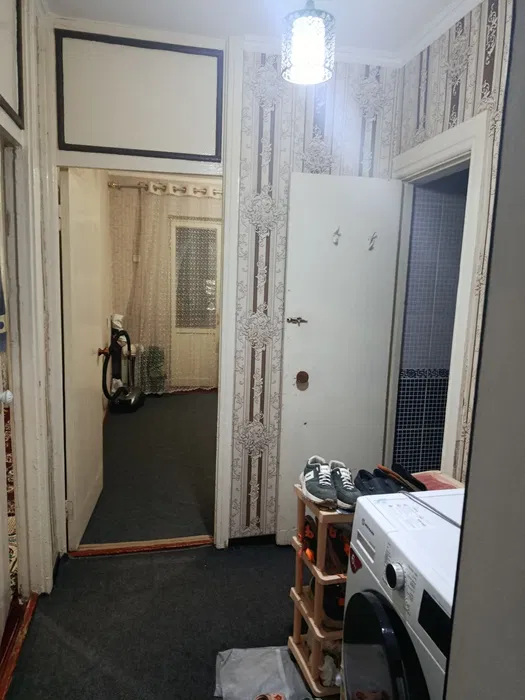 Яшнобод туманида жойлашган 2 хонали уй сотилади.