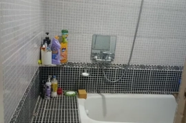 Продам, Яшнобод туманида жойлашган 2 хонали уй сотилади.