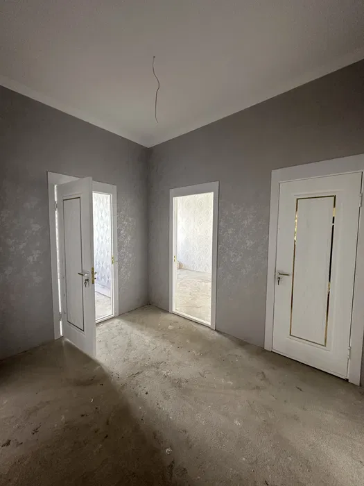 Назарбекда жойлашган 2 хонали квартира сотилади.