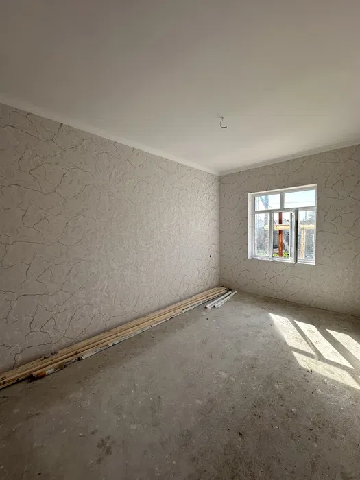 Назарбекда жойлашган 2 хонали квартира сотилади.